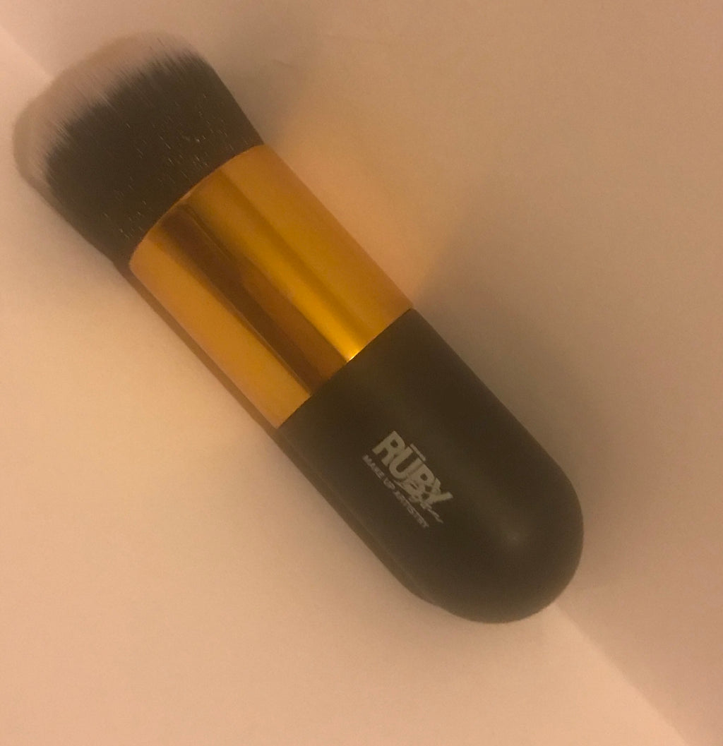 Kabuki brush